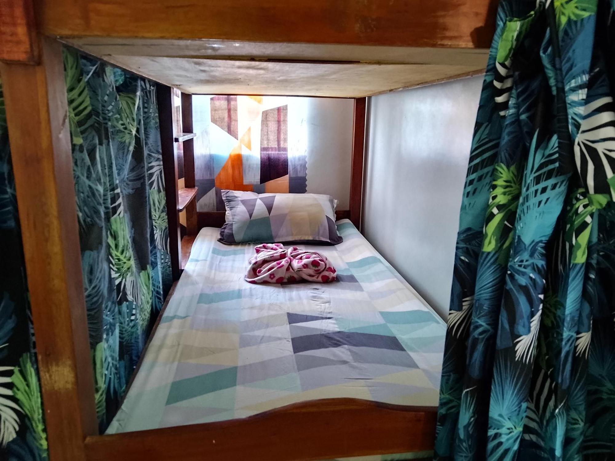Estrelle Orange House - Backpackers Hub Apartment Puerto Princesa Exterior photo