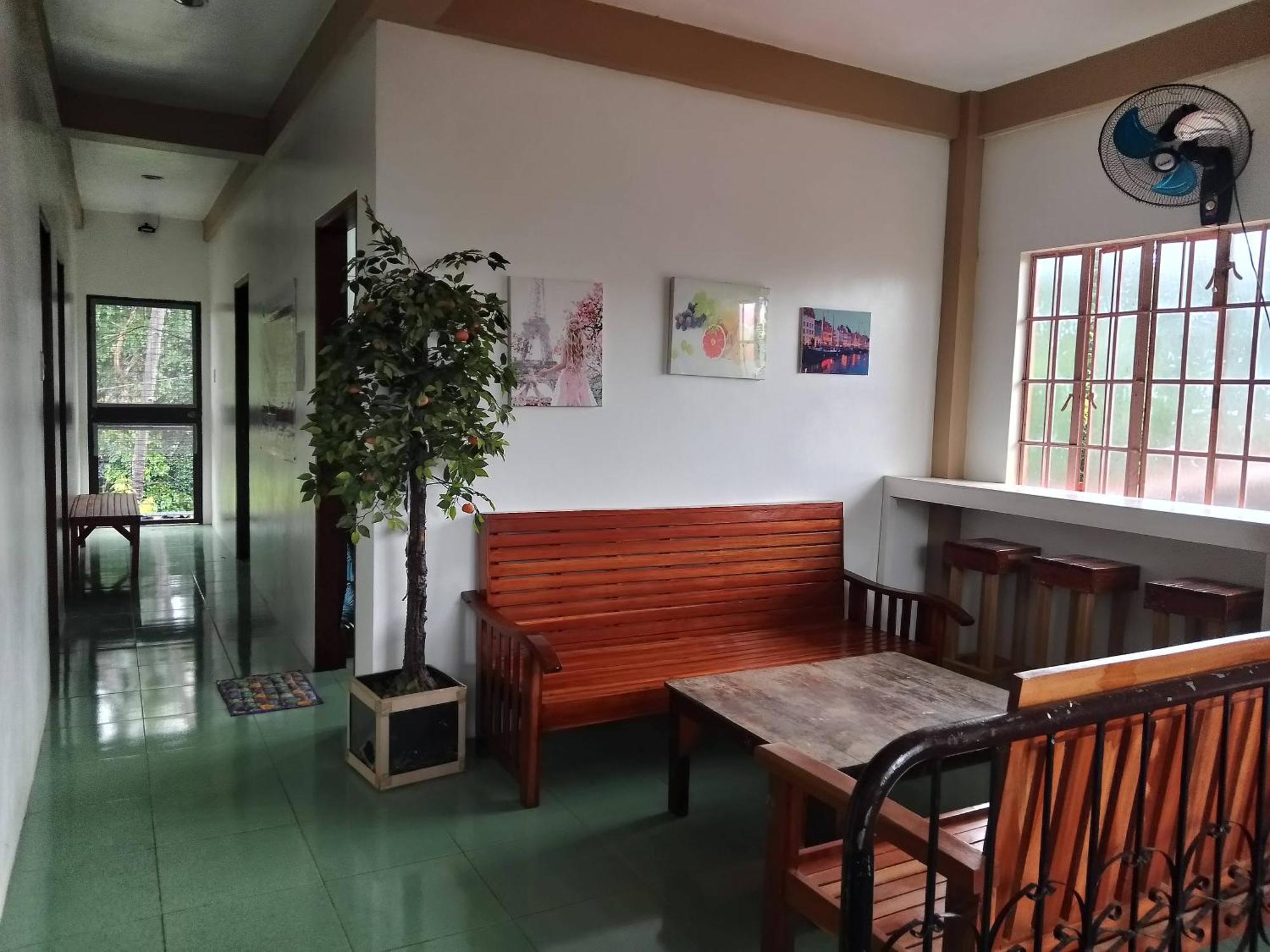 Estrelle Orange House - Backpackers Hub Apartment Puerto Princesa Exterior photo